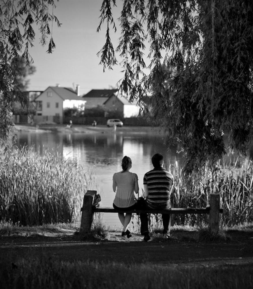 Старинные деревенские про любовь. Любовь в деревне. Влюбленные в деревне. Парень с девушкой в деревне. Романтика деревенской жизни.