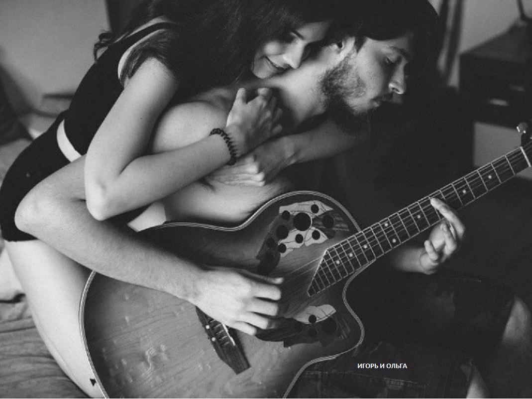 Парень с гитарой. Влюбленные с гитарой. Парень с гитарой и девушка. Фотосессия с гитарой. Парень с гитарой и девушка.