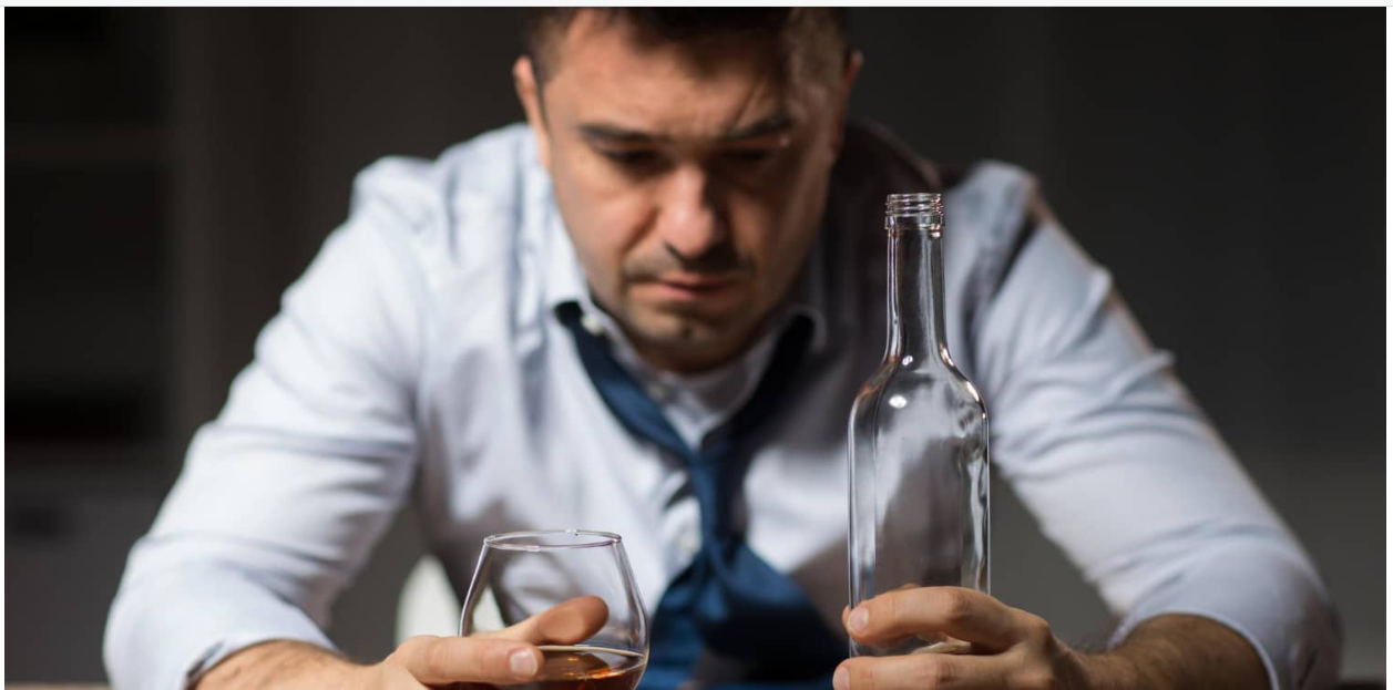 Когда стоит обратиться к наркологу: первые признаки алкогольной зависимости